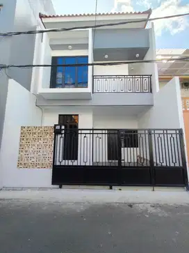 DI JUAL RUMAH BARU DUA LANTAI DI LUBANG BUAYA -JAKARTA TIMUR