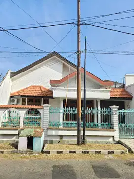 Rumah Second Terawat Dharmahusada Indah Siap Huni