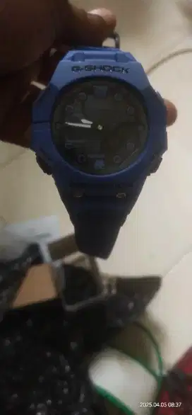 Dijual jam tangan G SHOCK warna biru karbon.
