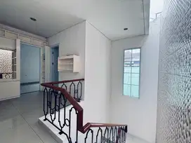 DISEWAKAN RUMAH DE PARK DE MAJA BSD CITY