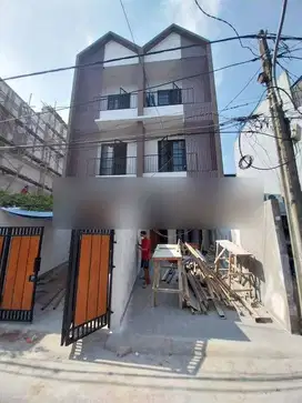 rumah Baru 3 Lantai Di Taman Ratu Jakbar