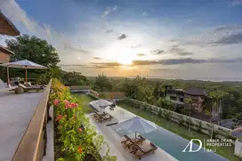 FREEHOLD STUNNING  7-BEDROOM BOASTS BREATHTAKING OCEAN VIEWS