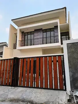 Rumah Wonorejo Selatan Dekat Medayu Utara Megah Mewah Kolam Renang