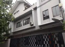 Di jual cepat rumah di jln.praja dalam kebayoran lama jaksel