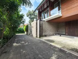 Rumah Mewah 4 Kamar Tidur Di Renon Denpasar