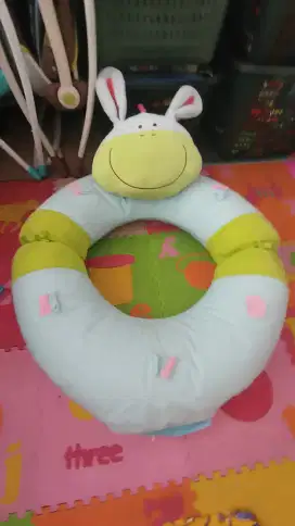Tempat duduk bayi boneka