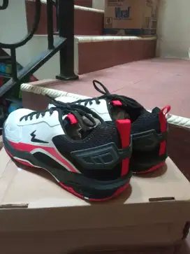 Sepatu Badminton Eagle Rally, Hitam/Putih,44