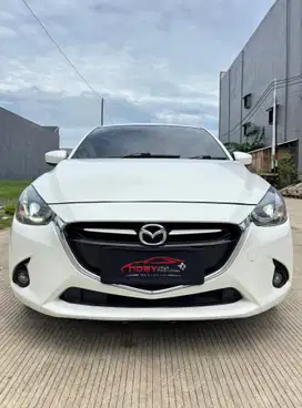 Mazda 2 matic putih murah 2015