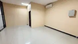 Di Kontrakkan Kantor Semarang 205 (ex LMI)