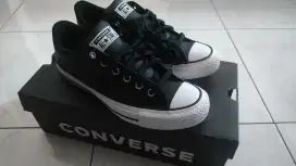 Converse Hitam Street Ox Low