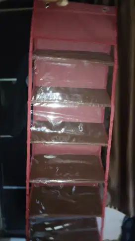 Rak sepatu gantung