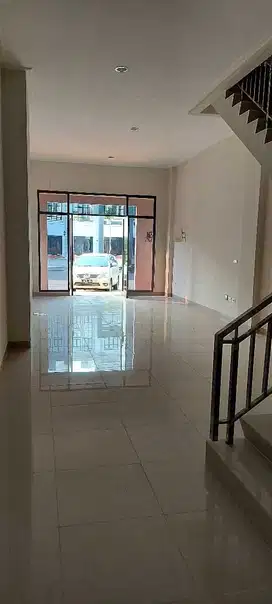 Ruko kosongan 4,5 lantai di Sedayu City ,Jakarta Utara