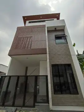 Rumah di Matraman Utan Kayu, Dekat Stasiun Lrt Dan Pintu Tol Rawamangu