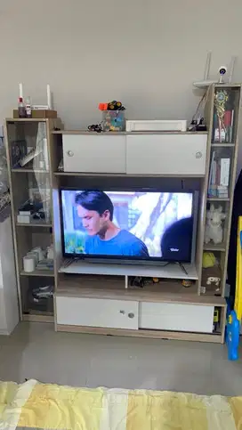 Kabinet Kayu Kaca TV