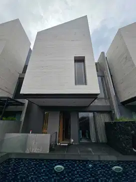 RUMAH CANTIK TOWNHOUSE 3 LANTAI SIAP HUNI DI MANGROVE GAHARU RESIDENCE