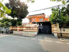JUAL RUMAH CANTIK STRATEGIS 3,5 LANTAI SIAP HUNI DI KALIBATA JAKSEL