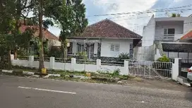 Rumah hitung tanah dikawasan komersial Cilaki dekat Supratman Bandung