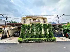 JUAL RUMAH MEWAH STRATEGIS 3 LANTAI SIAP HUNI DI PANCORAN JAKSEL