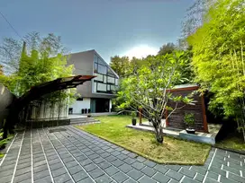 JUAL RUMAH CANTIK STRATEGIS 3 LANTAI SIAP HUNI DI SEMARANG JAWA TENGAH