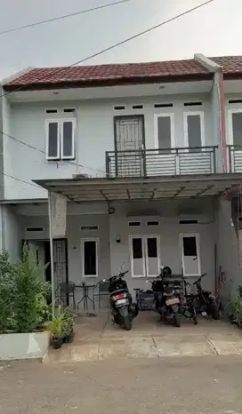 Dijual rumah 2 Lantai Siap Huni  Cluster area Ulujami Jaksel
