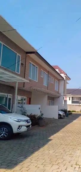 Dijual Rumah nyaman dalam Cluster Poltangan Jakarta Selatan
