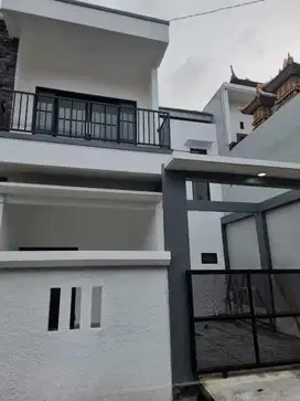 dijual rumah baru minimalis lantai 2 gatot subroto timur denpasaro