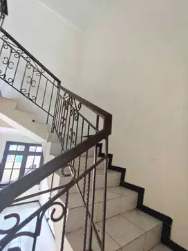 Jual Cepat Rumah 2 Lantai Siap Huni Di Perum. Dharmahusada Mas, Mulyos
