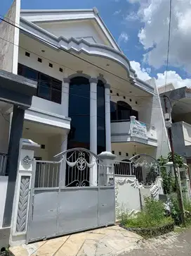 rumah pusat kota Surabaya jln embong kartiko 2 lantai