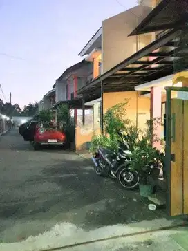 Kahyar Residence Siap Huni dalam Town House Ciganjur Kondisi Bagus