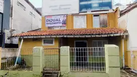 Rumah 2 Lantai Cocok Untuk Hunian Atau Ruang Usaha di Pusat Kota