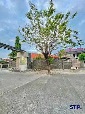 Cocok untuk usaha!! Disewakan cepat, Rumah komersil di Jemursari