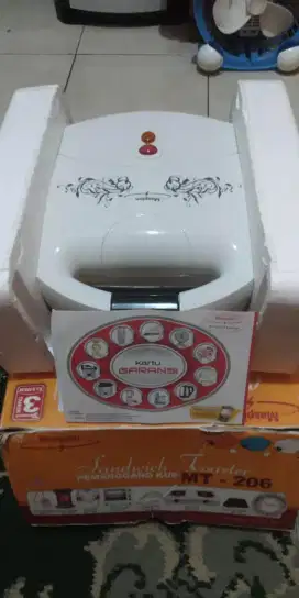 Pemanggang roti Maspion