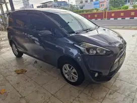 Totota sienta 1.5 G manual 2017