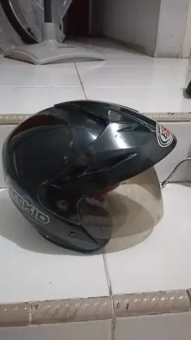 Helm anak batman