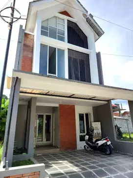 Rumah 2 Lantai di Casa Illona Sedayu