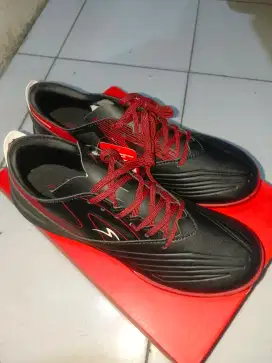 Sepatu futsal spec
