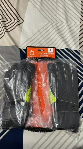 Dijual sarung tangan kiper bola