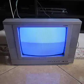 TV tabung 14 inci tahun 90an, kondisi masih bagus dan berfungsi normal