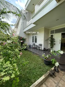 Rumah Terawat Dengan Ruangan Tengah Luas Di Blok Apik Puri Indah