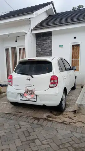 Mobil Nissan march matic