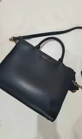 Tas Charles & Keith Hitam