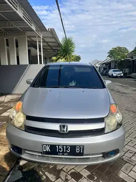 Honda Stream 1,7 MT (2004)