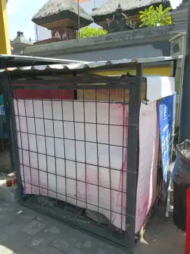 Besi kerngkeng tempat genaet