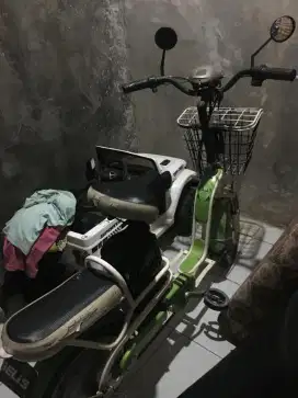 sepeda listrik dan mobil aki