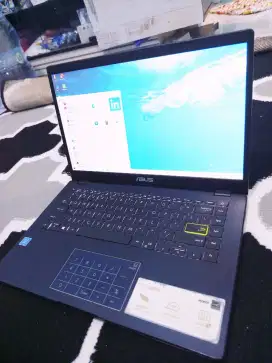 laptop Asus E410M.  Ram 4gb/SSD. Keyboard nyala