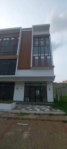 Di sewakan ruko metlad puri amethys  tiga lantai luas 75 m