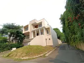 Rumah mewah di cluster premium Emerald Cove Gading Serpong