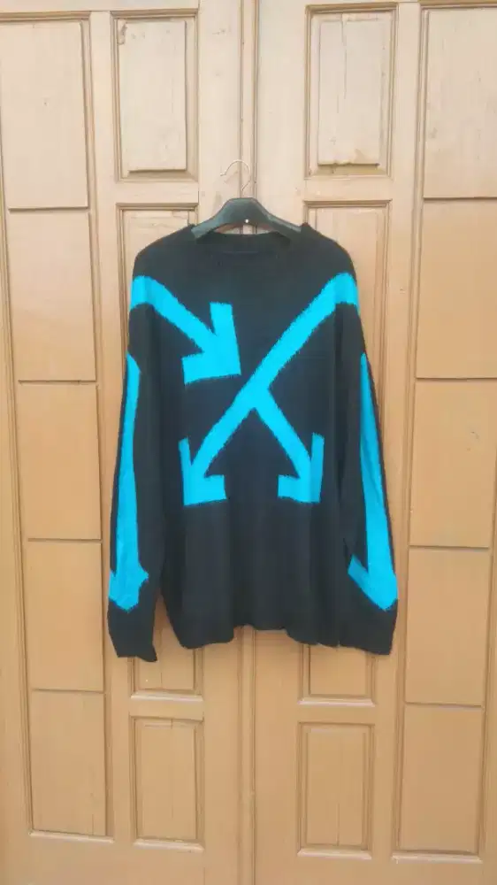 Off white fuzzy arrow knit sweater