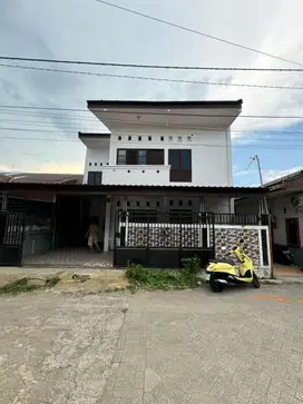 Dijual Rumah 2 Lantai Siap Huni Dengan Harga Terjangkau