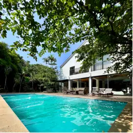 rumah design tropical dalam komplek one gate di pessangrahan jaksel